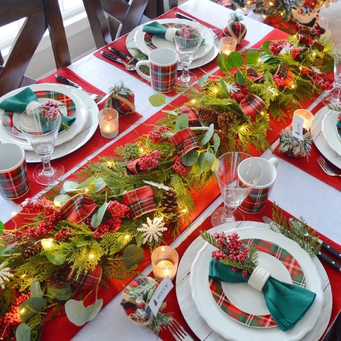 Christmas table decor red