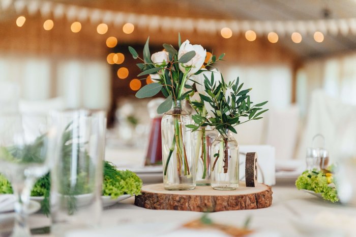 Simple wedding table decor