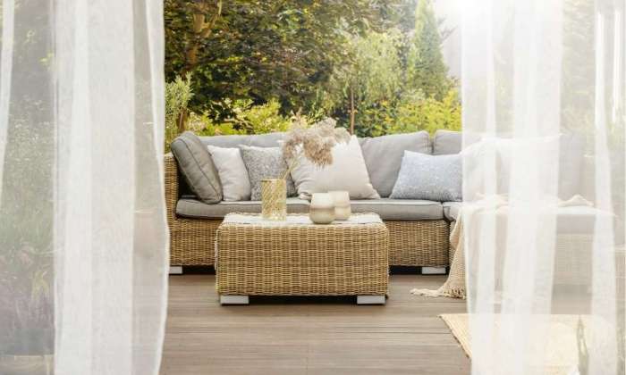 Outdoor coffee table decor ideas