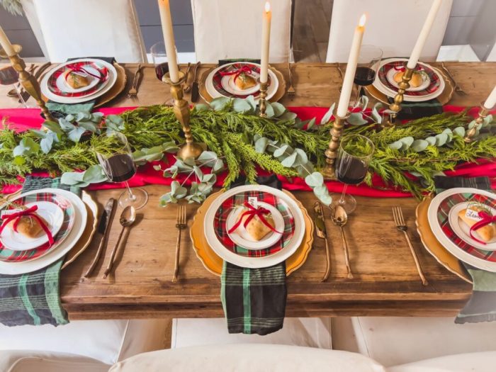 Elegant christmas table decor