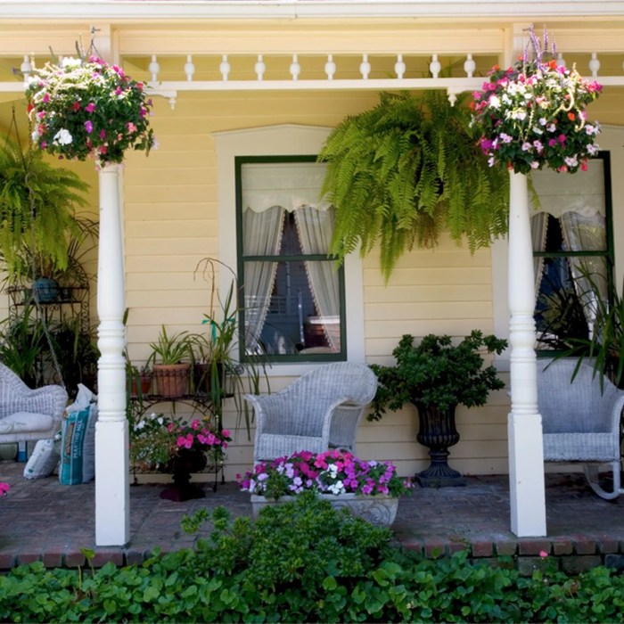 Front porch table decor