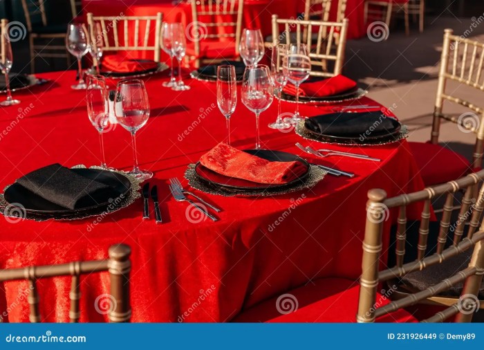 Red black and white table decor